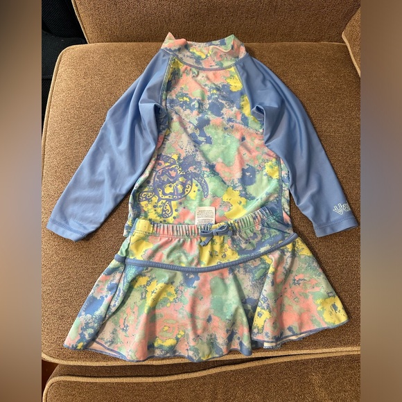 Girls rashguard set, 4T. Hat included. - Picture 1 of 4